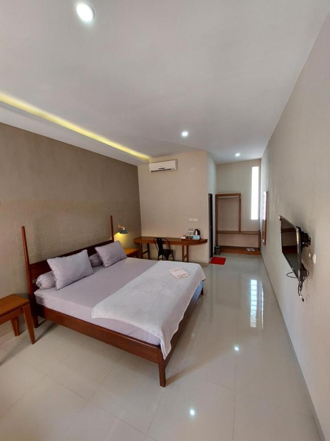 Oasis Hotel Ampana Exterior photo