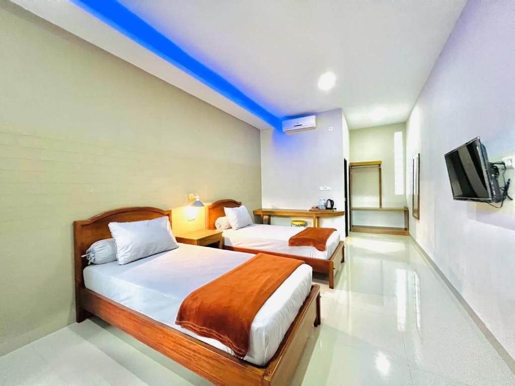 Oasis Hotel Ampana Exterior photo